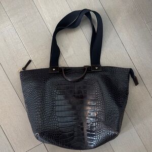 Clare v Le zip Crocodile-Embossed Tote Bag